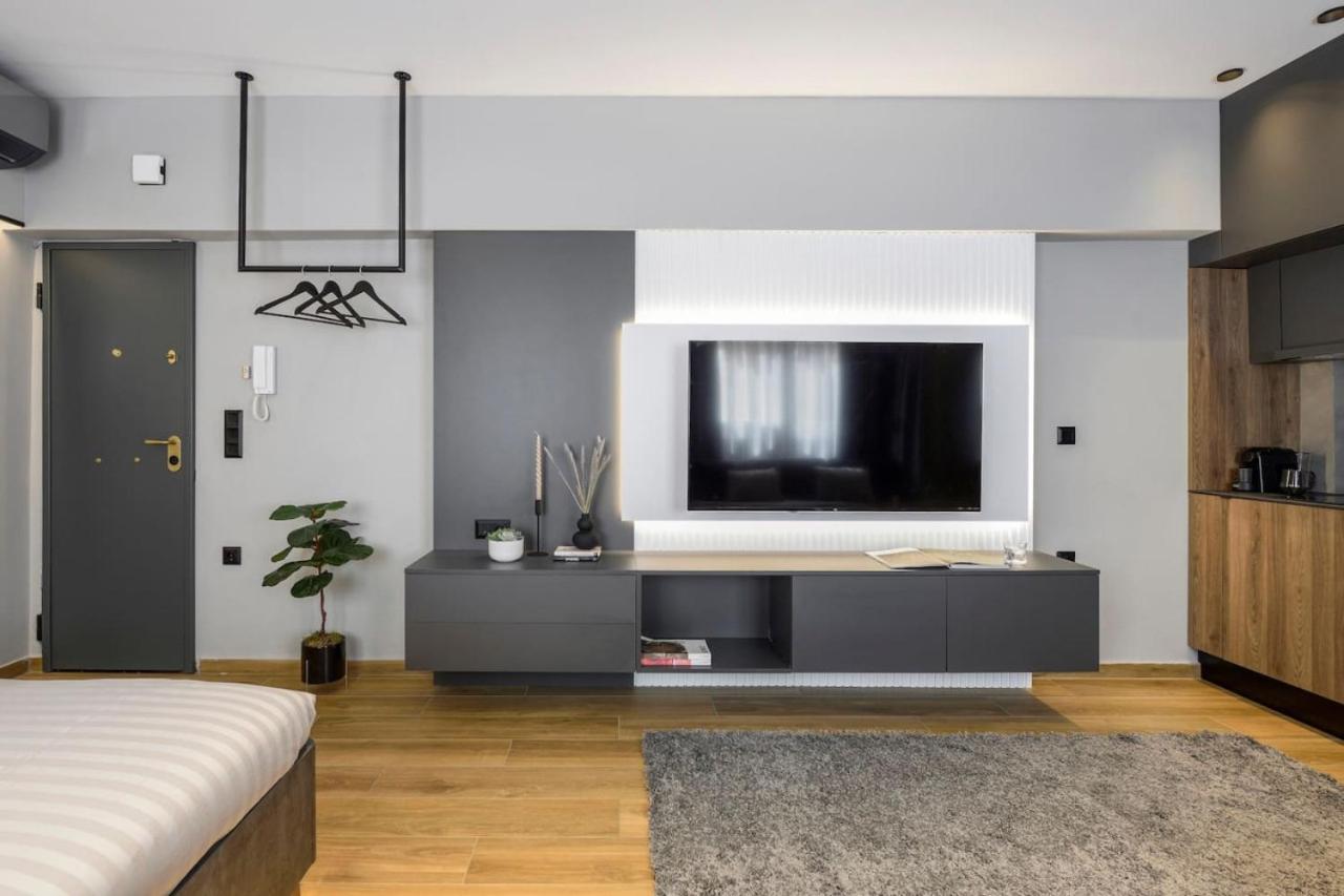 Aristotelian Virtues - Enkrateia Apartment *