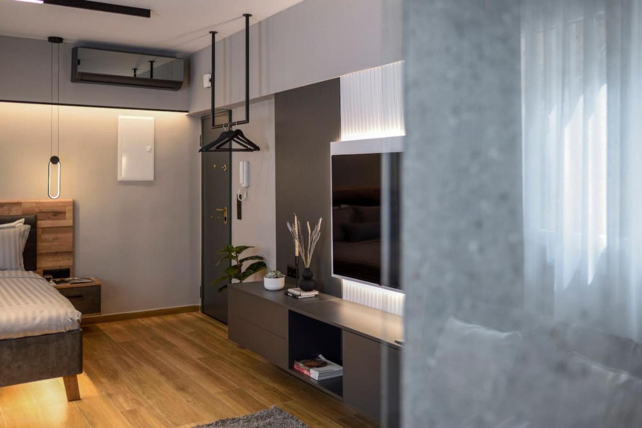 Aristotelian Virtues - Enkrateia Apartment