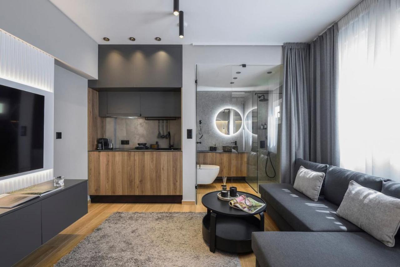 Aristotelian Virtues - Enkrateia Apartment *