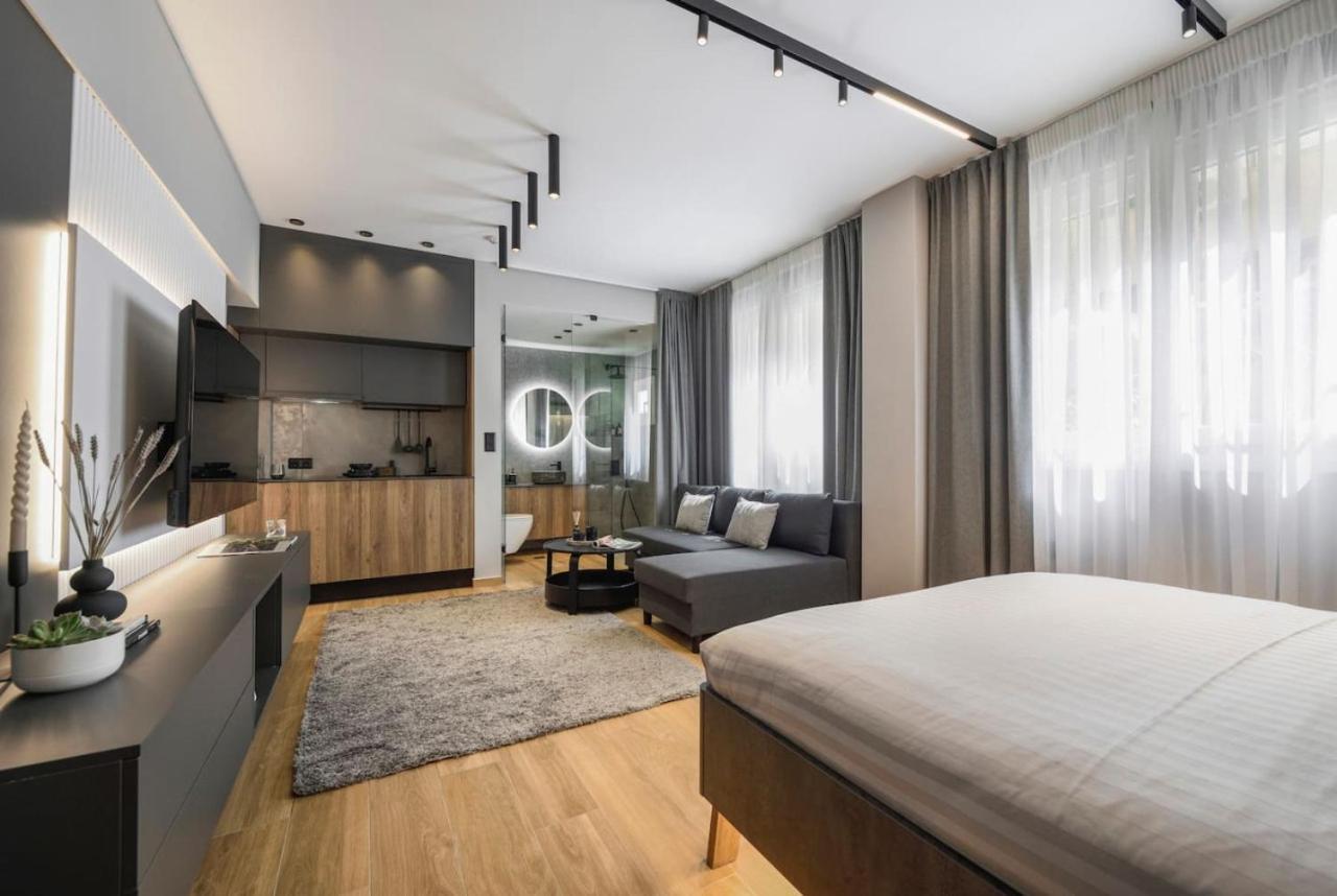 Aristotelian Virtues - Enkrateia Apartment Thessaloniki