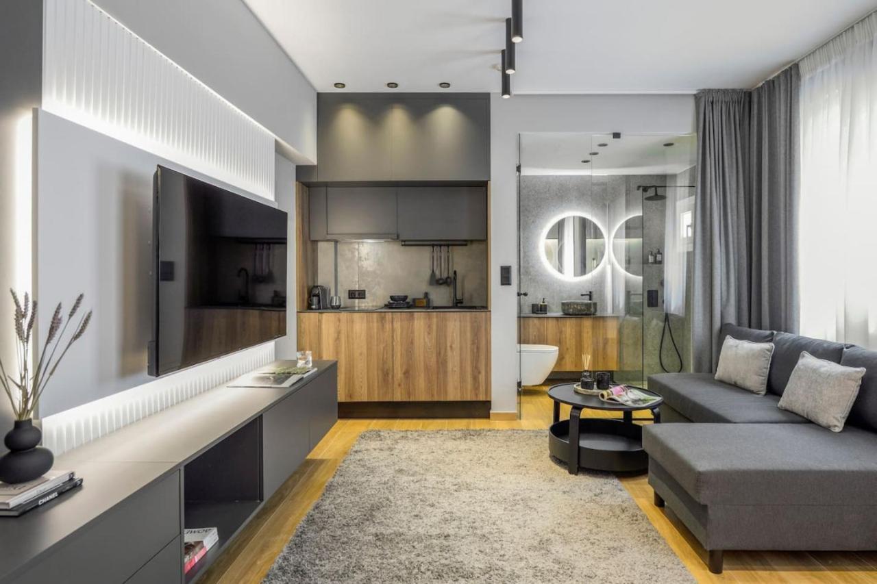 Aristotelian Virtues - Enkrateia Apartment *